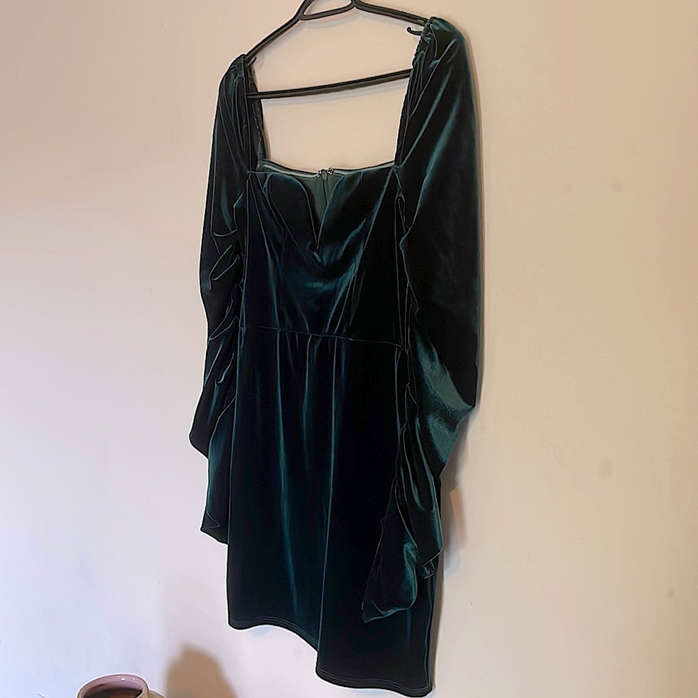 Velvet green dress mini.